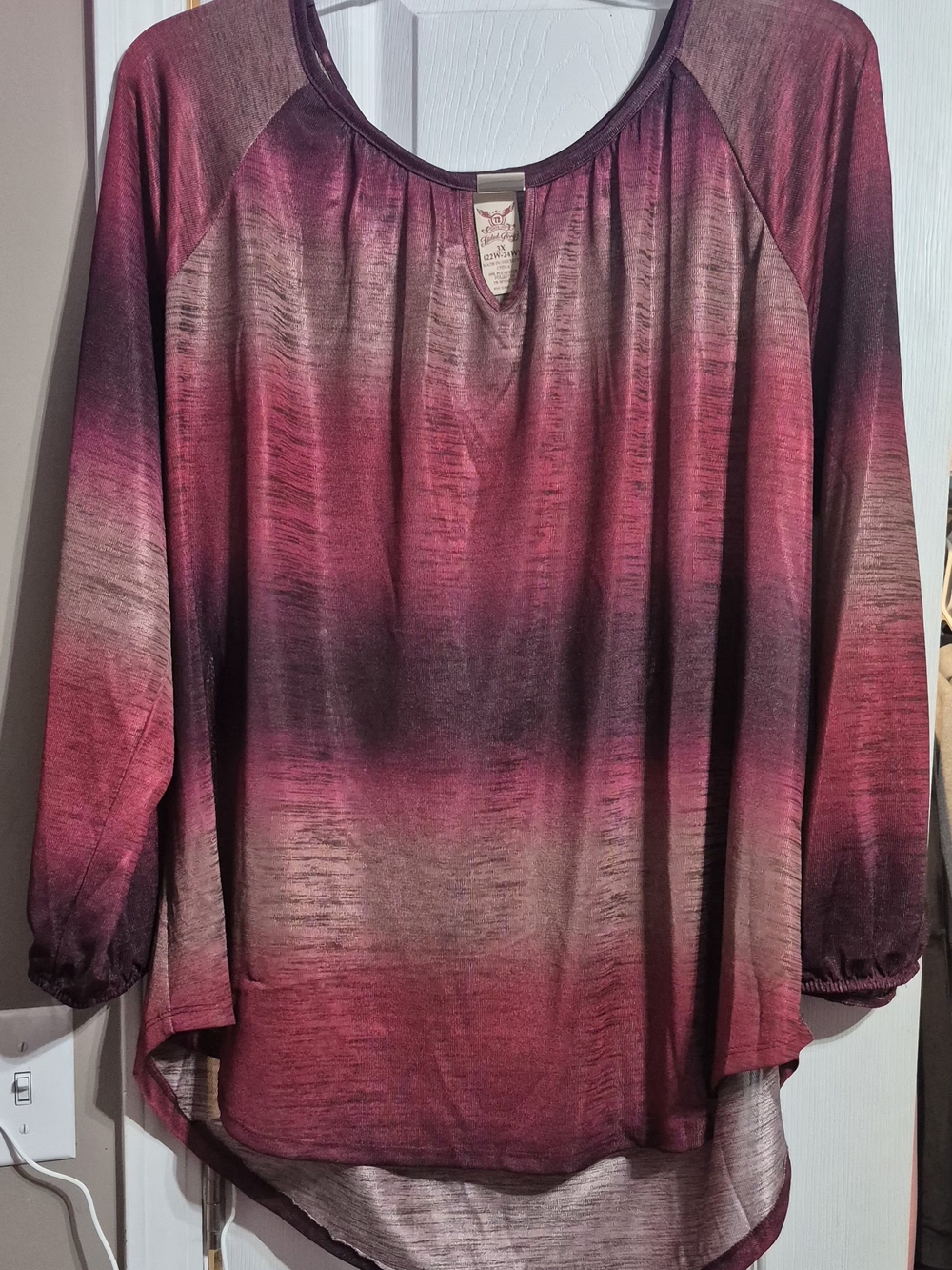 New No Tags Women's Faded Glory Ombre Scoop-Neck Blouse in Berry Fade Size 2x.